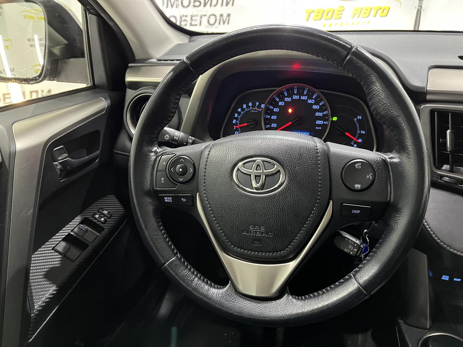 Toyota RAV4 2015г.