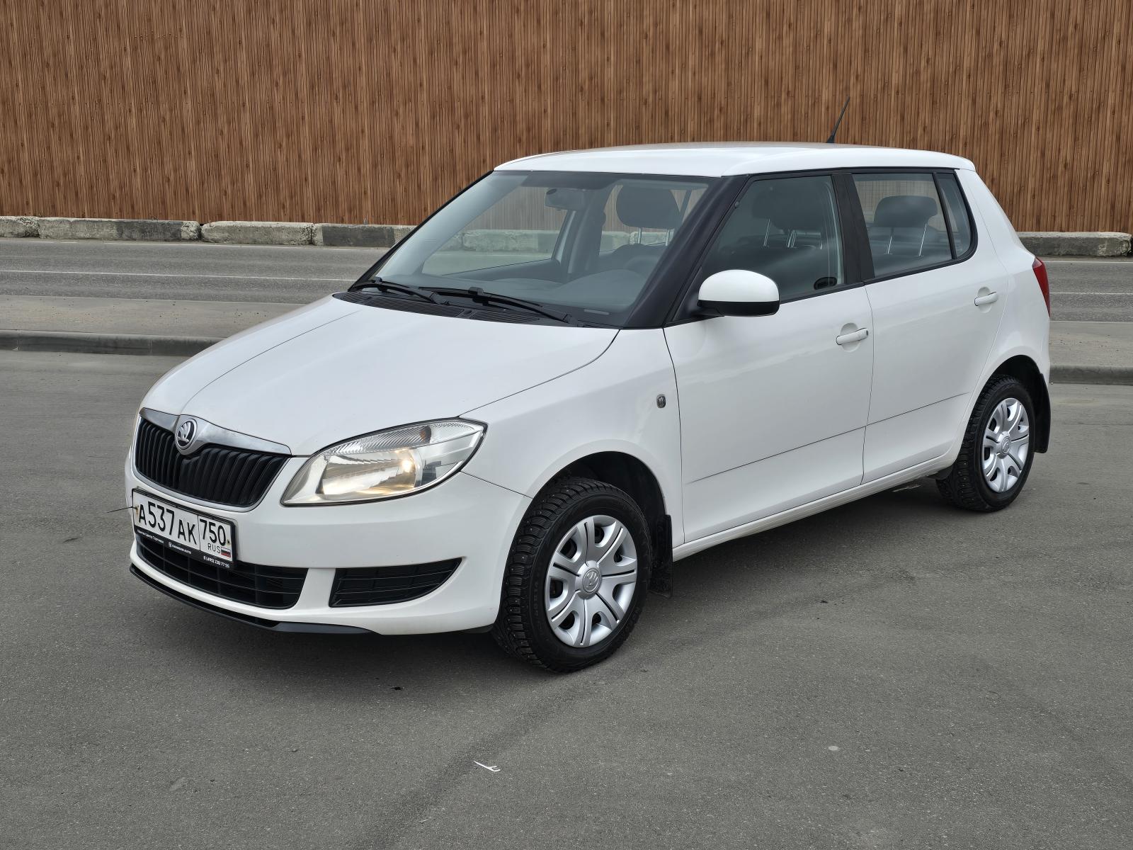Skoda Fabia 2013 с пробегом — фото автомобиля ЮНХЭ